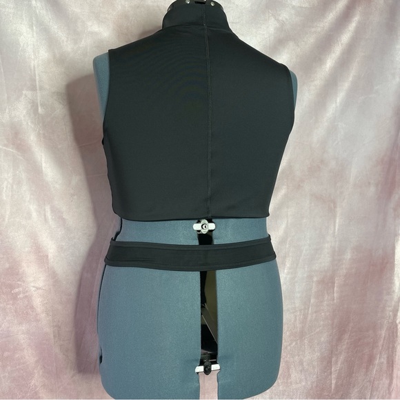 Good American Black Zip-Front Wrap Around Active Top Size 22/24 - Picture 6 of 14